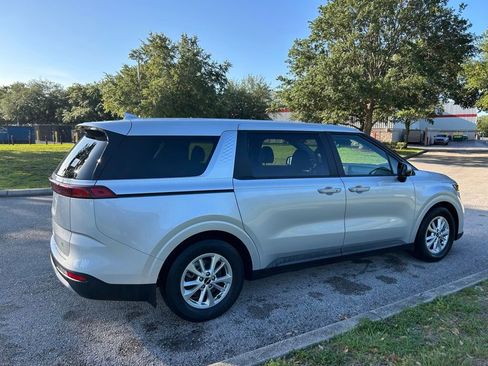 Used 2022 Kia Carnival LX FWD image 6