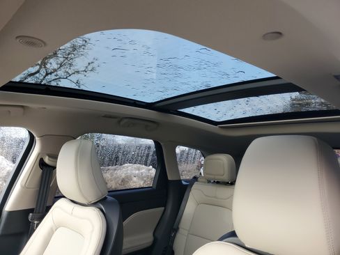 New 2026 Lincoln Corsair Premiere image 11