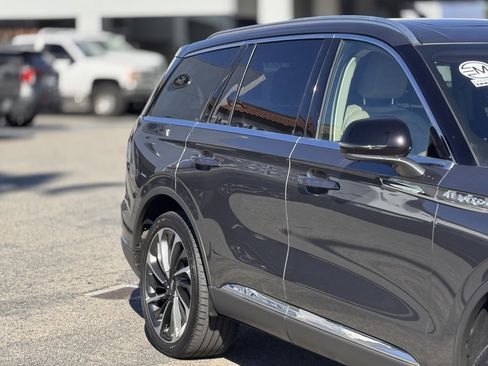 Used 2023 Lincoln Aviator Reserve w/ Equipment Group 201A image 4