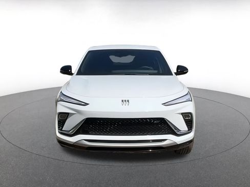 Used 2025 Buick Envista Sport Touring image 3