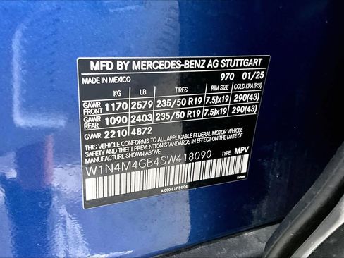 Used 2025 Mercedes-Benz GLB 250 image 38