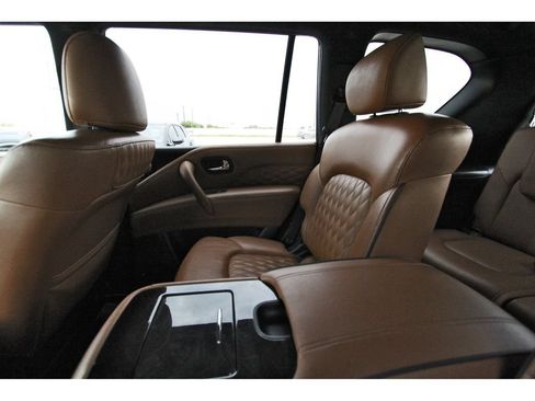 Used 2024 INFINITI QX80 Sensory AWD/4WD image 12