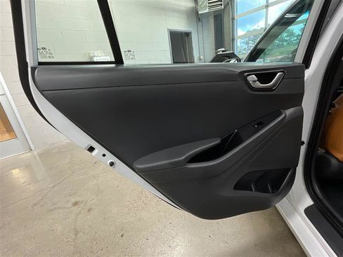 Used 2018 Hyundai Ioniq Blue FWD image 22