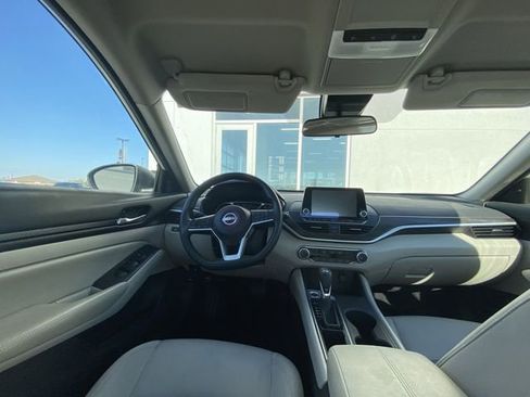 Used 2025 Nissan Altima 2.5 SV image 4