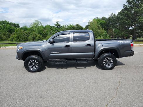 Used 2023 Toyota Tacoma TRD Off-Road w/ Technology Package AWD/4WD image 2