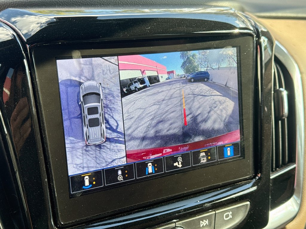 Used 2023 Chevrolet Traverse Premier FWD image 14