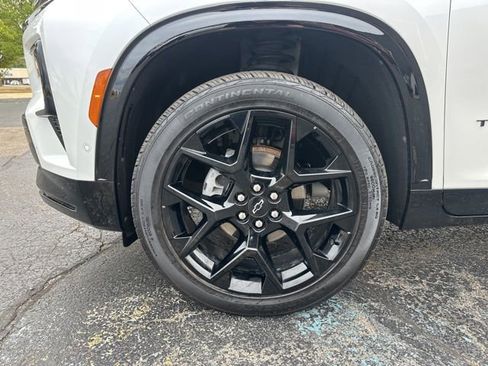 Used 2024 Chevrolet Traverse RS image 21