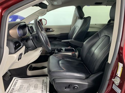 Used 2017 Chrysler Pacifica Touring-L Plus w/ Advanced Safetytec Group image 16