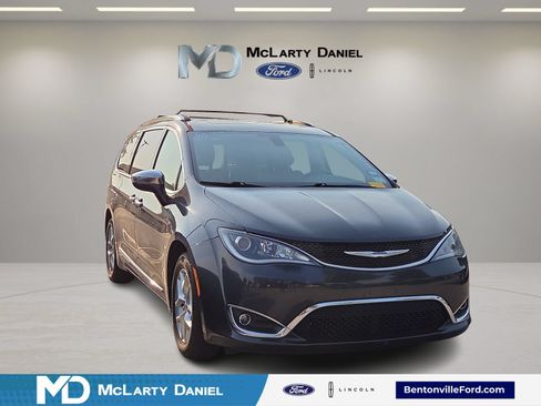 Used 2020 Chrysler Pacifica Limited FWD image 1