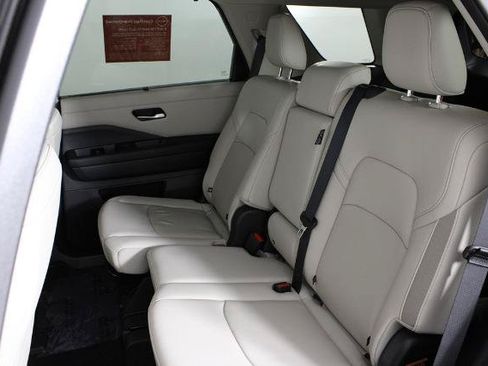 Certified 2025 Nissan Pathfinder SL w/ Cargo Package FWD image 22