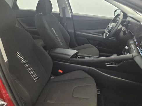 Used 2025 Hyundai Elantra SEL FWD image 21