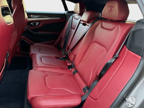 Used 2022 Lamborghini Urus AWD/4WD image 25