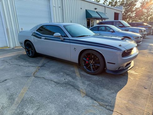 Used 2022 Dodge Challenger R/T w/ Plus Package image 18