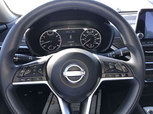 Used 2024 Nissan Altima 2.5 SV image 14