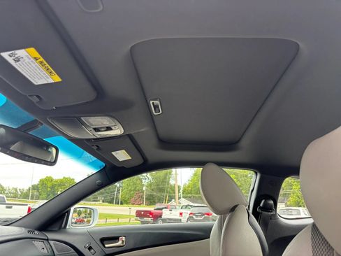 Used 2014 Hyundai Genesis 2.0T RWD image 12