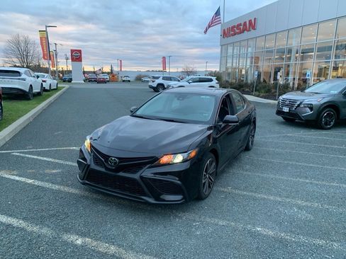 Used 2024 Toyota Camry SE image 3