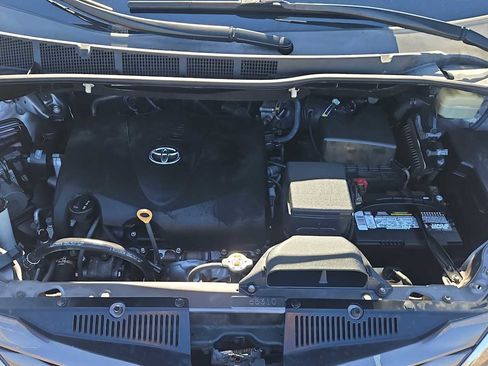 Used 2017 Toyota Sienna LE image 17