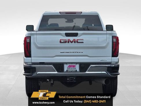 Used 2025 GMC Sierra 2500 SLT AWD/4WD image 4