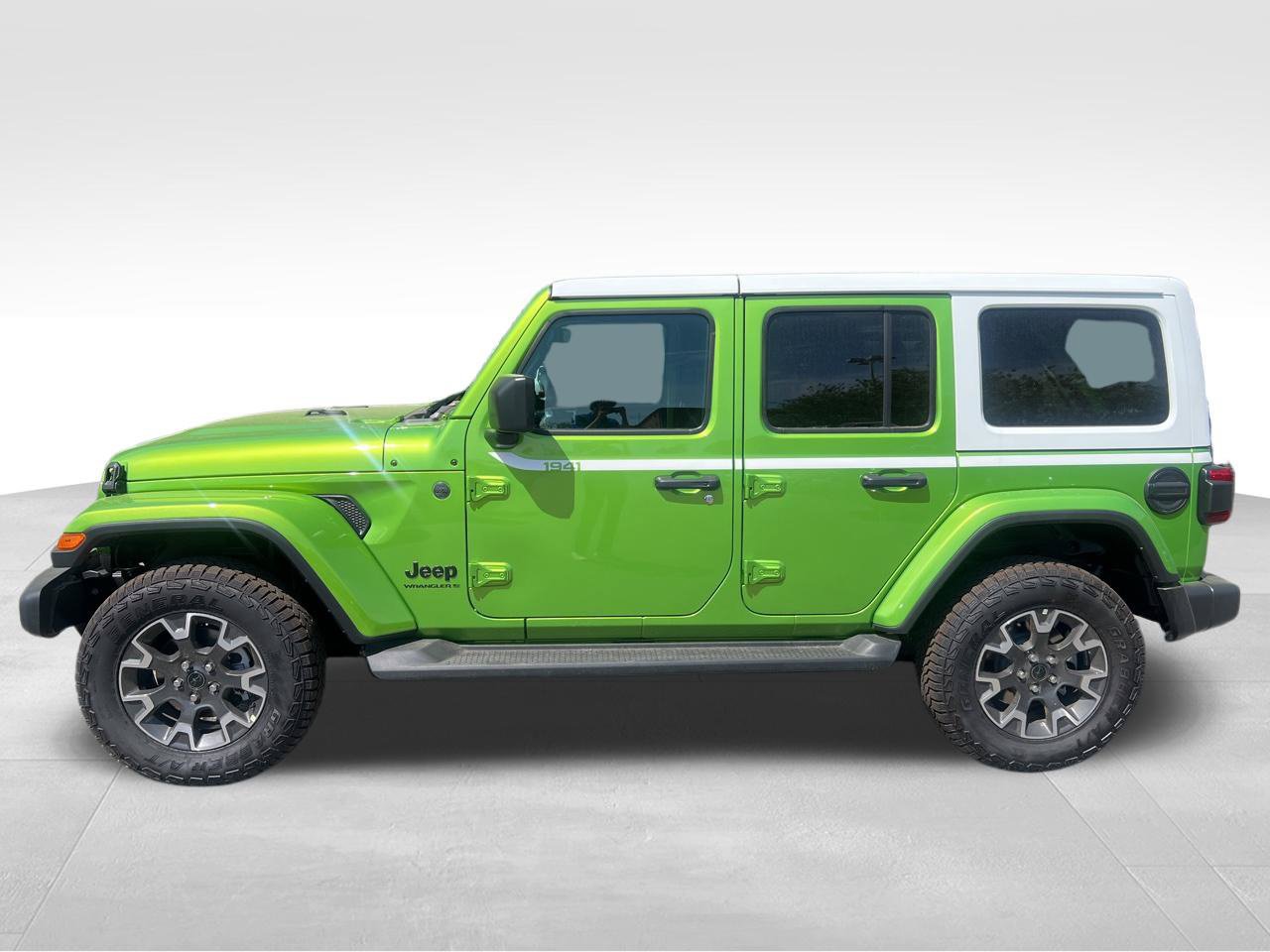 New 2026 Jeep Wrangler Unlimited Sahara w/ Whitecap Package AWD/4WD image 2