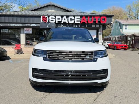 Used 2023 Land Rover Range Rover SE AWD/4WD image 2