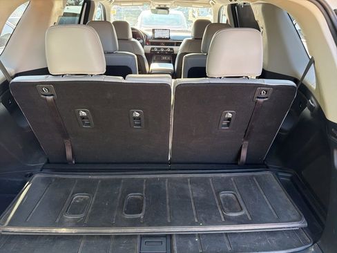 Used 2023 Honda Pilot Touring image 8
