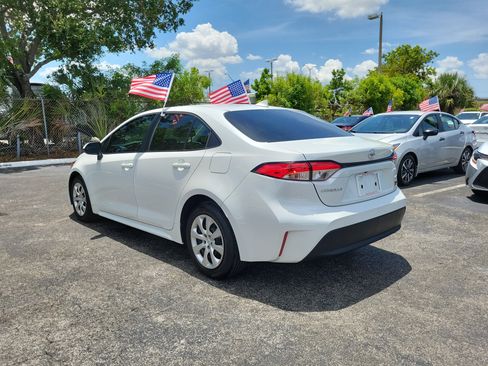 Used 2025 Toyota Corolla LE w/ Convenience Package FWD image 8