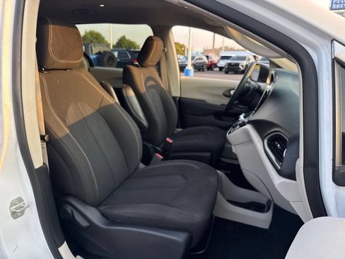 Used 2024 Chrysler Voyager LX FWD image 10