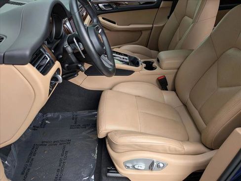 Used 2023 Porsche Macan AWD/4WD image 17
