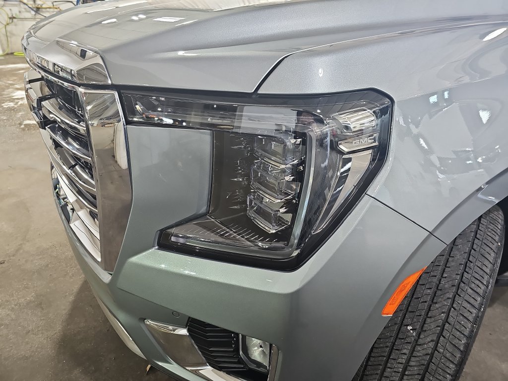 Used 2024 GMC Yukon SLT w/ SLT Premium Package AWD/4WD image 38