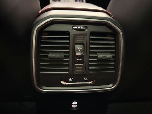 Used 2022 Porsche Macan S AWD/4WD image 14