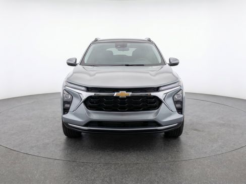 Used 2025 Chevrolet Trax LT w/ LT Convenience Package FWD image 2