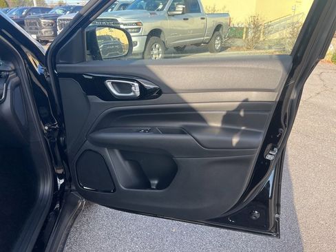 New 2026 Jeep Compass Limited image 10