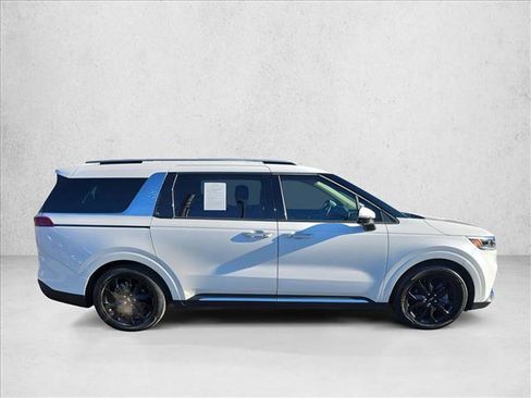 Used 2022 Kia Carnival SX Prestige image 4