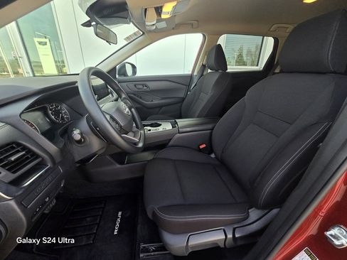 Used 2025 Nissan Rogue S image 10