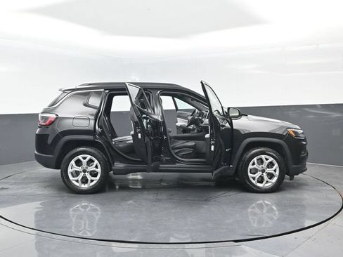 Used 2025 Jeep Compass Latitude AWD/4WD image 26