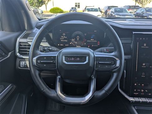 Used 2024 GMC Acadia Elevation image 13