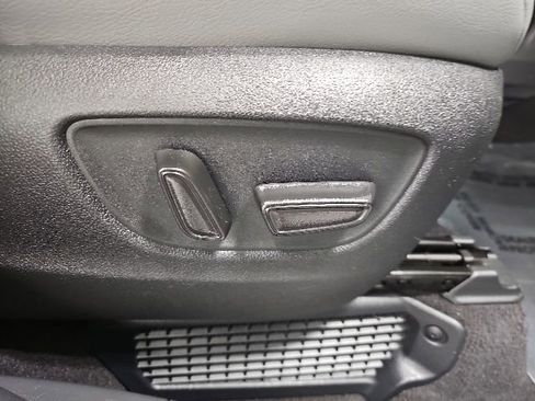 Used 2024 Toyota Sienna XLE FWD image 40