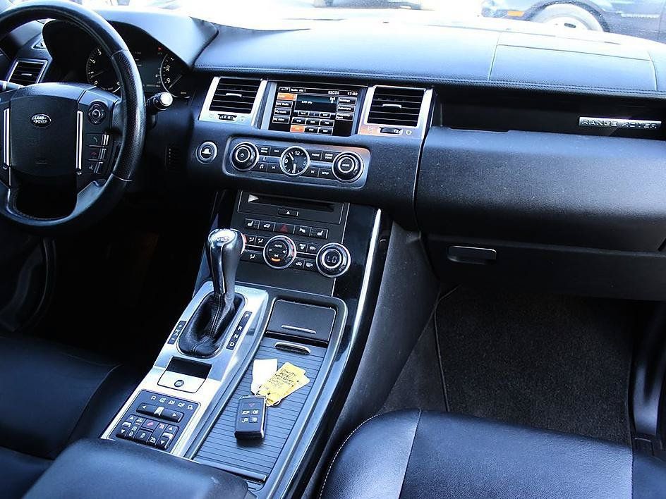 Used 2013 Land Rover Range Rover Sport HSE AWD/4WD image 22