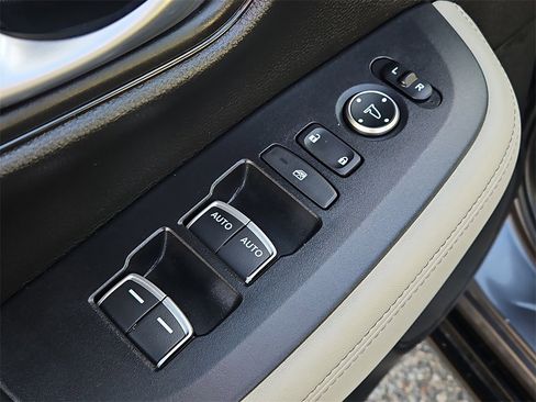 Certified 2024 Honda HR-V EX-L image 24