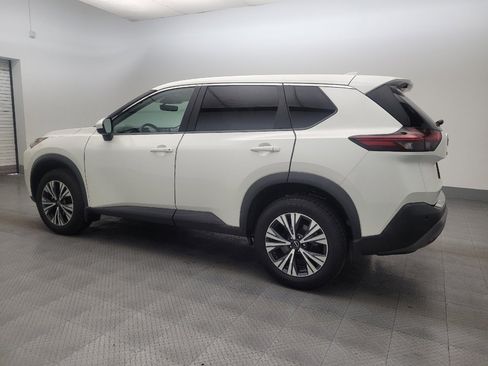 Used 2023 Nissan Rogue SV image 3