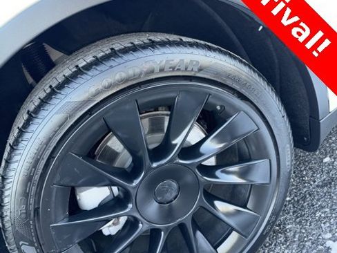 Used 2022 Tesla Model Y Long Range image 4