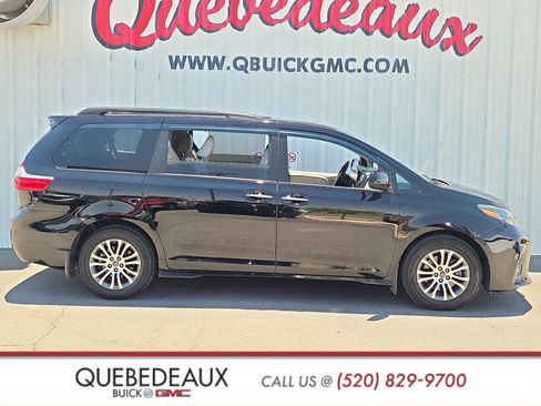 Used 2020 Toyota Sienna XLE w/ XLE Navigation Package FWD image 10