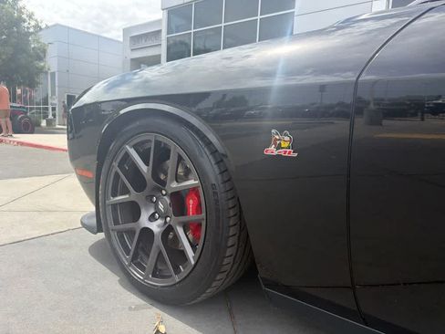 Used 2018 Dodge Challenger R/T Scat Pack w/ Leather Interior Group RWD image 8