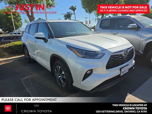 Used 2026 Toyota Highlander XLE AWD/4WD image 2