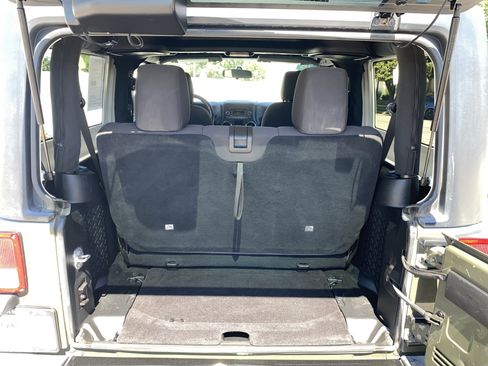 Used 2015 Jeep Wrangler Sport AWD/4WD image 28
