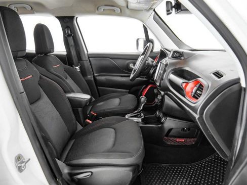 Used 2023 Jeep Renegade Trailhawk image 32