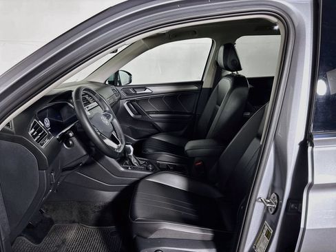 Certified 2024 Volkswagen Tiguan SE w/ Panoramic Sunroof Package AWD/4WD image 12