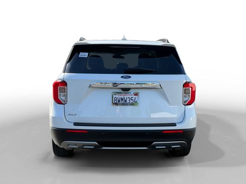 Used 2021 Ford Explorer XLT w/ Equipment Group 202A RWD image 4