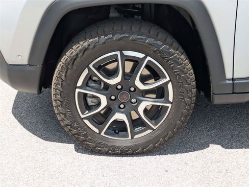 Certified 2025 Jeep Compass Trailhawk w/ Trailhawk Elite Group AWD/4WD image 13