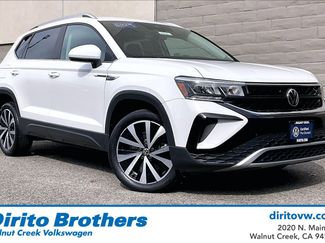 Certified 2022 Volkswagen Taos SE video 1